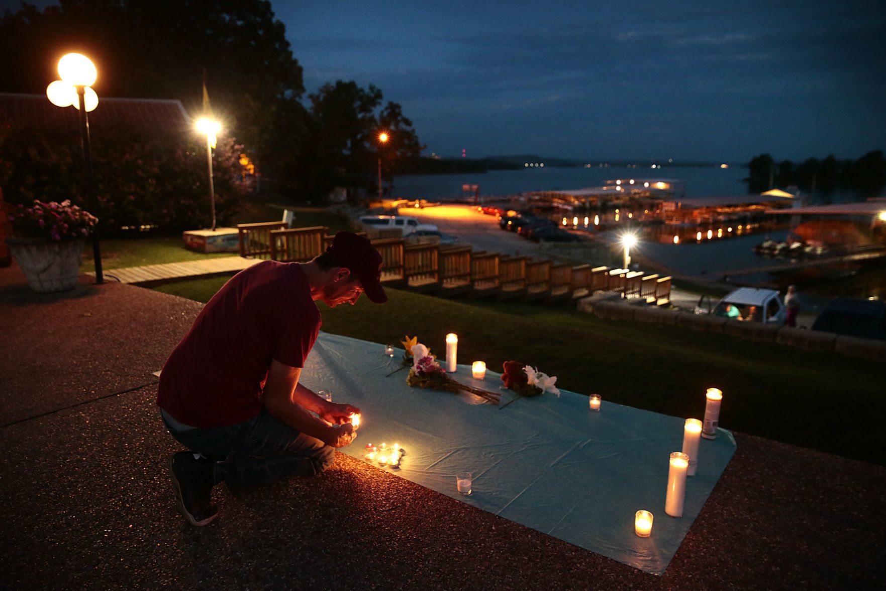 Amid storm warnings 17 die - 9 from one family - when boat capsizes on Table Rock Lake
